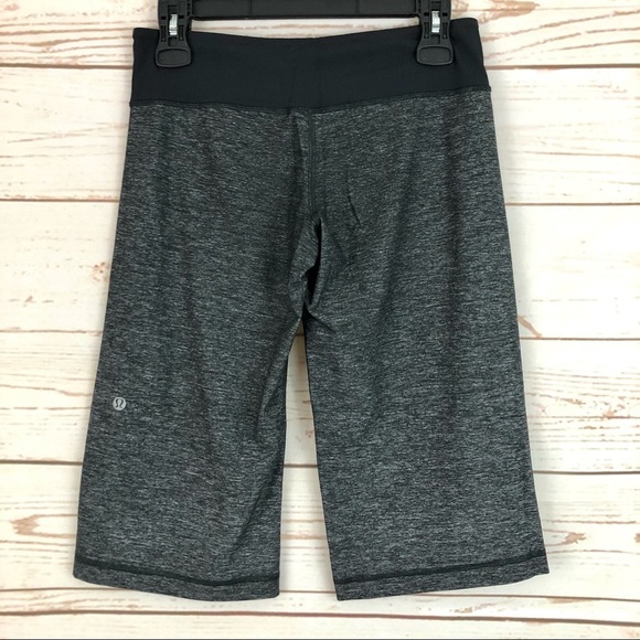 Lululemon Clam Digger II Heathered Deep Coal Crop Shorts - Picture 3 of 8